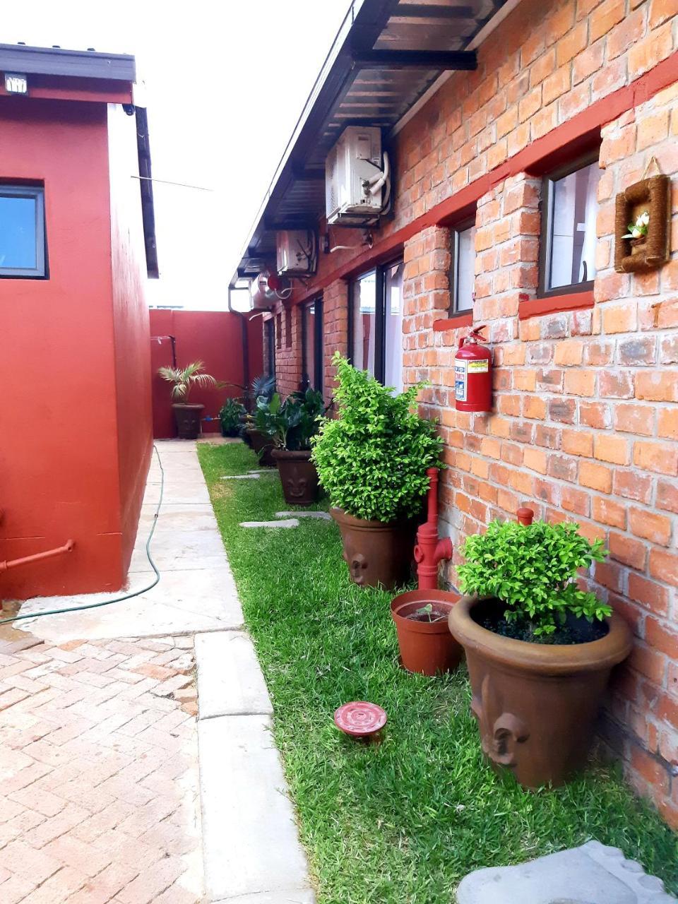 Niilo'S Guesthouse 龙杜 外观 照片